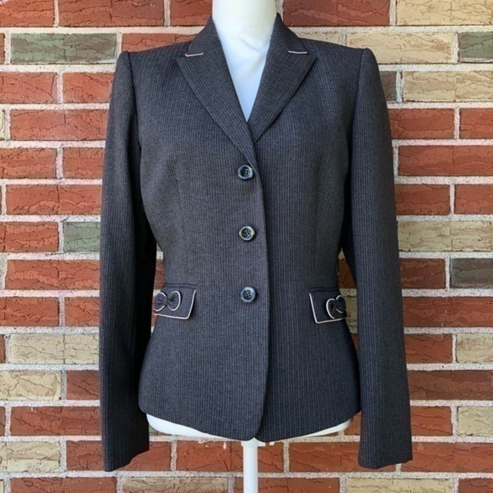 Tahari ASL Two Piece Striped Plisse Hem Gray Pink Jacket Skirt Set โค๏ธ - Picture 1 of 15